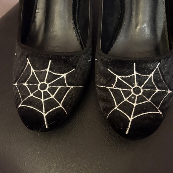 Black Spider Web Heels - Picture 2 of 4